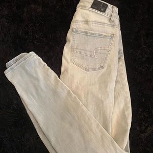 American Eagle Ripped Light Wash Jeans (jeggings)